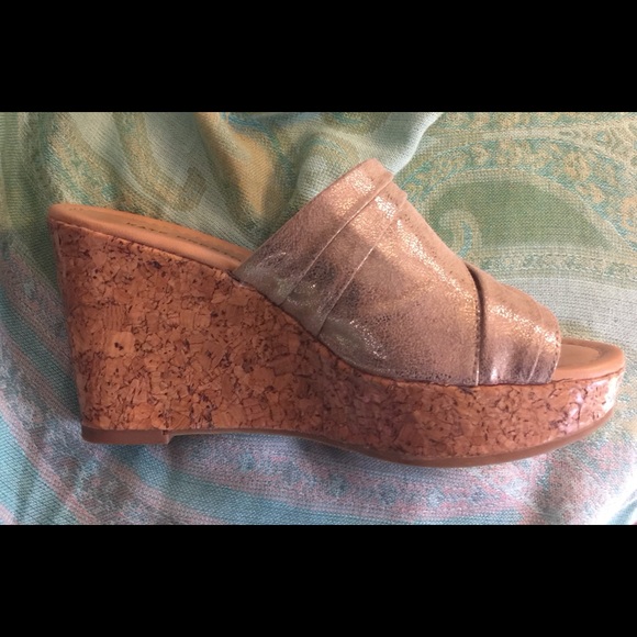 Gold Ribbon Wedges - Picture 2 of 5